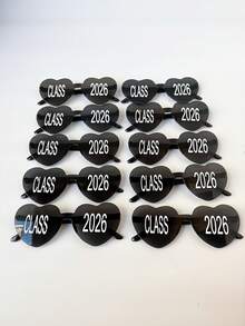 10件套2026届毕业派对拍照道具，包括“2026届”贴纸、黑色心形眼镜、毕业派对用品和礼物 - 黑色愛心眼鏡 - 查看 5