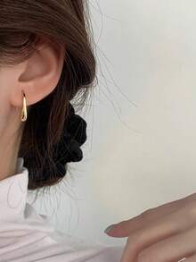 1 Đôi bông tai nhỏ nhắn tối giản với móc tai chất lượng, phù hợp cho phụ nữ đeo hàng ngày. - Nhiều màu - Xem 3