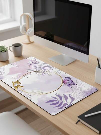 大尺寸防水防滑光滑布面渐变紫金蝴蝶图案鼠标垫，也可作键盘垫、桌垫或书架使用，适合游戏玩家、办公室和宿舍使用，兼容鼠标和轨迹球，是送给游戏玩家的绝佳礼物。