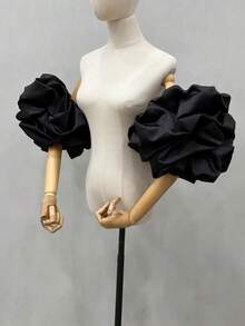 1 chiếc vòng tay cô dâu bằng satin xếp ly hình cánh hoa, màu đỏ. - Nhiều màu - Xem 2