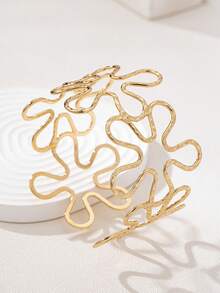 1pc Elegant & Fashionable Hollow Flower Metal Cuff Bracelet, New Spring/Summer Design, Suitable For Beach, Vacation, Casual Occasions - Golden - View 5