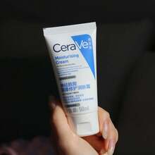 Loción hidratante reparadora CeraVe 50ml, loción corporal y facial hidratante diaria apta para todo tipo de piel, hidratación duradera que calma la piel seca y sensible, loción corporal reparadora ligera y no grasa que contiene ingredientes para reparar la barrera cutánea - Loción - Ver 4