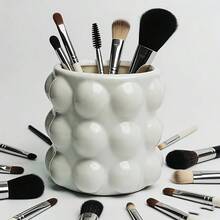 Soporte único en forma de cerámica para brochas de maquillaje, elegante contenedor de almacenamiento multifuncional para el escritorio. Adecuado para brochas de maquillaje, joyas, bolígrafos y artículos pequeños - Material de cerámica resistente, superficie lisa, adecuado para el tocador, la oficina - Ver 6