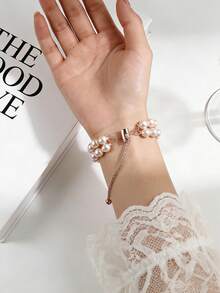 适用于苹果的金属链双仿珍珠表带，可调节表扣，兼容苹果38/40/41/42/44/45/46/49毫米表款，兼容苹果手表系列Ultra/11/10/9/8/7/6/5/4/3/2/1/SE，是生日派对、日常生活和节日礼物的理想之选。 - 粉色 - 查看 6