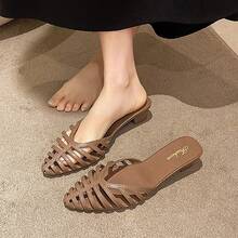 Zapatos de tacón para mujer Mules de tacón fino con punta afilada estilo media sandalia para mujer de Baotou. Novedad de verano. Sandalias versátiles de tacón alto. Sandalias de estilo romano. - Marrón - Ver 1