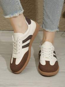 2026 New Women's Flat Casual Sneakers, Round Toe Lace-Up Outdoor Versatile Lightweight Trainers, Comfortable Spring/Autumn Casual Shoes, Retro Style Vulcanized Shoes, Fashionable All-Season - Brown - View 3