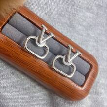 Bông tai nữ kiểu dáng tối giản hình chữ V đính đá pha lê phong cách Châu Âu và Mỹ, bông tai hình chữ nhật sang trọng, kiểu dáng treo phía trước và phía sau. - Hoa tai hình chữ V hình học - Xem 17