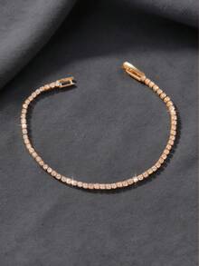 1 pièce Bracelet chaîne de tennis entièrement pavé de diamants dorés, disponible en plusieurs tailles. Accessoire polyvalent et délicat pour femmes avec des pierres de zircone densément montées qui brillent magnifiquement sous la lumière. Design minimaliste mais luxueux, convenant à diverses occasions - Or jaune - Voir 7