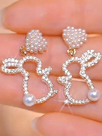 1 par de pendientes con colgante de conejo lindo con decoración de corazón, pendientes huecos de animal con perla falsa, adecuados para uso diario