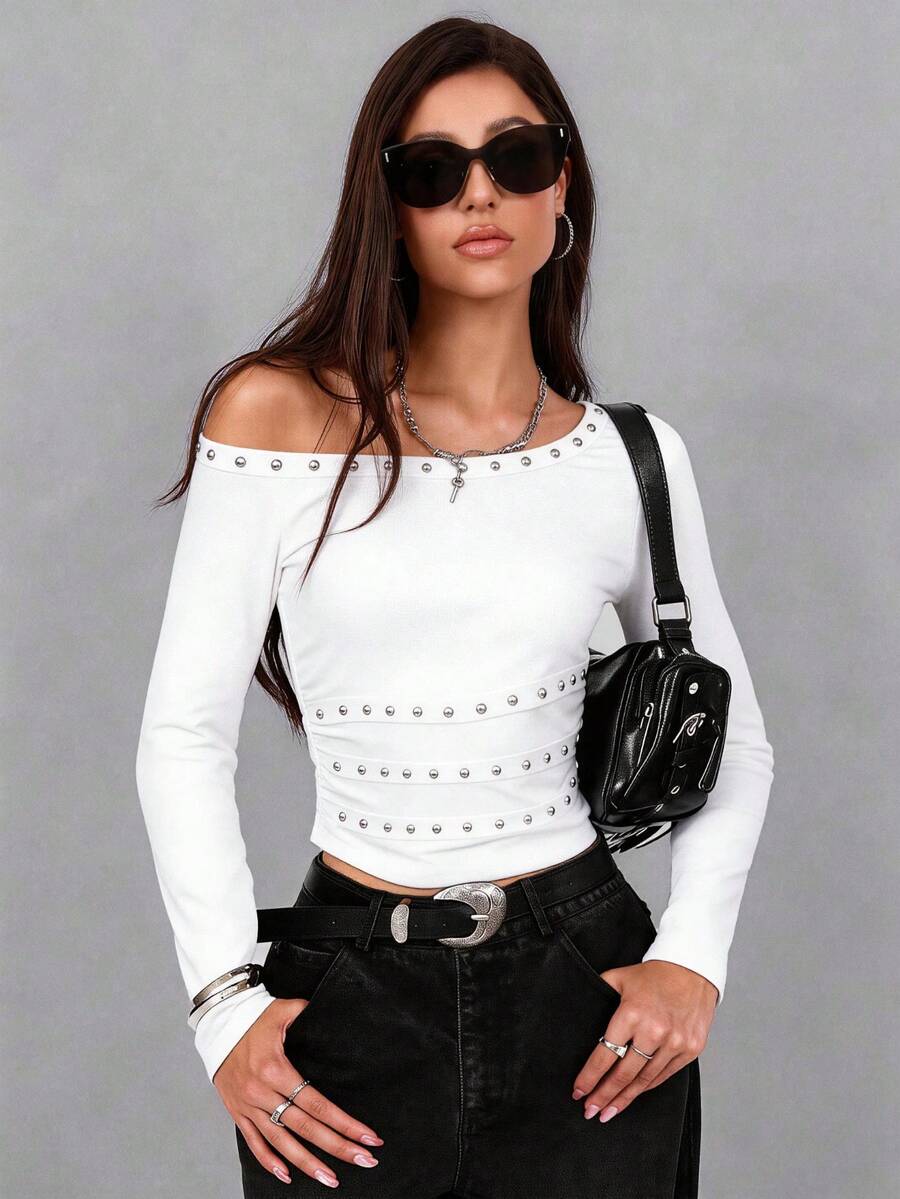 Áo croptop trắng nữ mùa xuân/hè, phong cách punk gợi cảm thời trang, áo trắng trễ vai/áo thun trắng đính dây bện đinh tán kim loại/áo thun trắng dài tay ôm sát, thích hợp cho các lễ hội âm nhạc, lễ hội hóa trang, tiệc tùng, chụp ảnh đường phố, hộp đêm, trang phục thường ngày ở trường đại học.