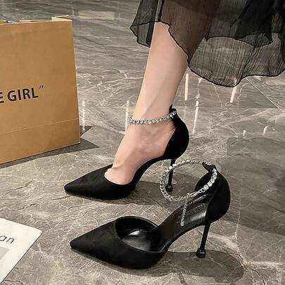 Zapatos de tacón para mujer Zapatos de salón negros de tacón alto, estilo francés, con punta afilada, adornos de cadena y tiras con pedrería, que presentan una silueta sofisticada y elegante.