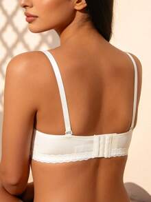 Temptuelle 女士薄款AB罩杯推墊內衣，防下垂和提升，光滑平面帶性感蕾絲邊，適用於小胸部 - 白色 - 查看 3