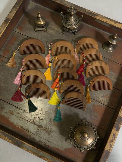 1pc Tassel Decor Wooden Comb - Compact & Cute, Portable For Outdoor Use, Anti-Static Small Peach Wood Comb For Straight Hair Massage, Hairstyling, Anti-Hair Loss, Thick Teeth - Head Massage, Hair Growth - Home, School, Gift