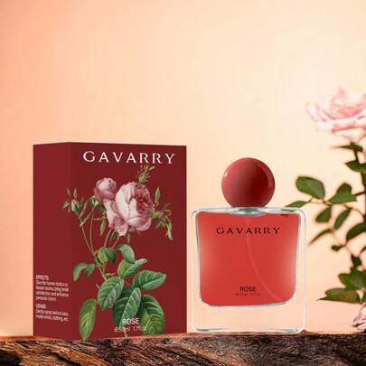 1瓶50毫升玫瑰香氛女士无焰香薰喷雾，专为女士设计，散发优雅高贵的玫瑰香气，是一款持久留香的家用空气清新剂，蕴含天然花香，散发迷人花果香，持久芬芳，无异味，让您由内而外散发迷人魅力。适用于室内外环境，是浴室、约会、派对、节日等场合的必备佳品。