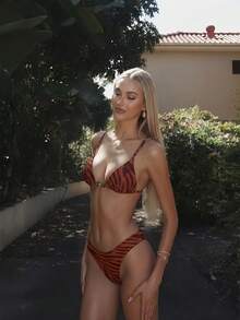 2026新款性感露背挂脖系带条纹印花沙滩度假两件套比基尼泳衣，女士夏季度假必备 - 彩色 - 查看 3