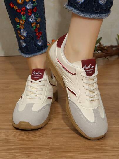 2026 New Women's Flat Casual Sneakers, Round Toe Lace-Up Outdoor Versatile Lightweight Trainers, Comfortable Spring/Autumn Casual Shoes, Retro Style Vulcanized Shoes, Fashionable All-Season