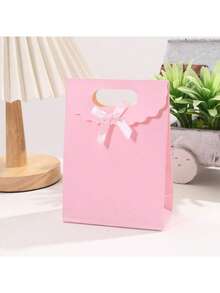 6个粉色蝴蝶结礼品袋，带提手，纸质翻盖袋，适用于派对礼物、母亲节、婚礼、生日、婴儿派对、毕业典礼等场合，尺寸为8.26 x 5.7 x 2.36英寸 - 查看 4
