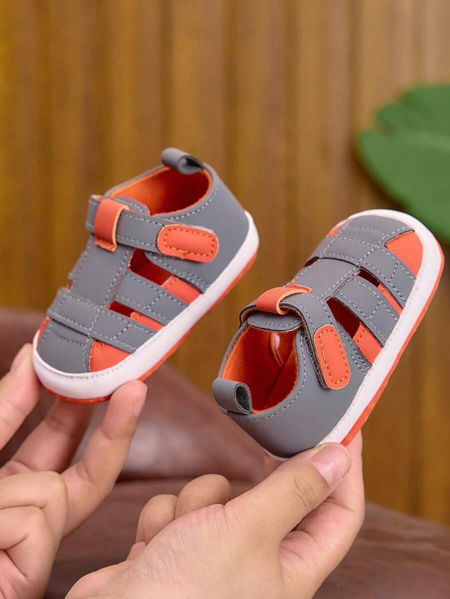 婴儿/幼儿软底休闲混色凉鞋，轻便魔术贴平底鞋，适合室内外穿着，夏季0-1岁 - 灰色 - 查看 1