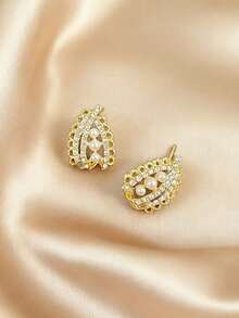 一对时尚优雅百搭的镂空仿珍珠水钻耳钉，适合女士日常及节日佩戴。 - 鏤空人造珍珠 - 查看 3