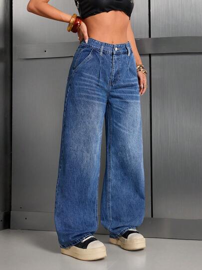 Quần jeans nữ dáng suông màu xanh dương, có cúc và túi, chất liệu không co giãn, kiểu dáng bohemian.