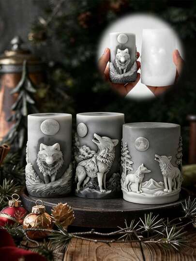 3D立体浮雕月光孤狼硅胶蜡烛模具，可用于制作香薰蜡烛、石膏装饰品等。精准刻画了狼在月光下嚎叫的场景和迷雾森林的景象，为家居装饰或制作独特的手工礼品营造神秘氛围。易于脱模，表面光滑，适合初学者。