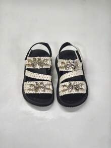 Sandalias de bebé con hebilla de metal con diseño de mariposa, zapatos planos de playa con cierre de gancho y bucle, para verano - Beis - Ver 2