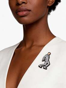 1件趣味人物珐琅胸针，电视节目主题，松树图案，翻领别针，背包装饰，时尚饰品，朋友礼物 - 灰色 - 查看 2