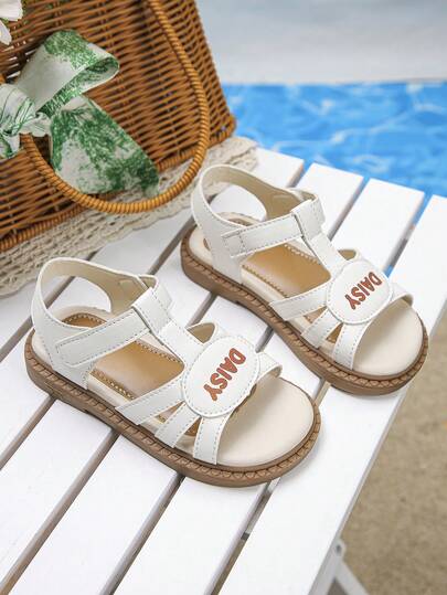 2026年夏季3-12岁男孩女孩必备凉鞋 | 魔术贴设计，易于穿脱，柔软鞋底，舒适贴合 | 适合学校、海滩、演出和红毯活动！