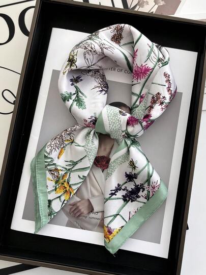 1条女士优雅复古时尚印花轻盈缎面质感方巾/围巾，可作头巾、围巾、披肩使用，轻盈舒适，适合春、夏、秋季日常穿着及外出，也是母亲节、妇女节的理想礼物。