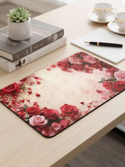 大尺寸防水防滑光滑布面鼠标垫，饰有复古玫瑰和心形边框图案，也可作为键盘垫、桌面垫或书架使用，适用于游戏玩家、办公室和宿舍，兼容鼠标和轨迹球，是送给游戏玩家的绝佳礼物。