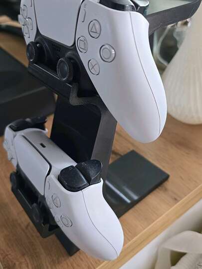 Soporte 2 en 1 para controlador de juegos y auriculares - 2 soportes para controladores de juegos + 1 soporte para auriculares, organizador de 3 en 1 para almacenamiento de controladores de juegos, plástico, ahorro de espacio para 5 controladores y auriculares, minimalista negro y blanco, plástico de alta calidad, accesorios para juegos, diseño compacto, estructura resistente, entretenimiento en el hogar, videojuegos > Juego de 4 soportes y estantes