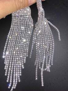 一对镶嵌密集钻石的流苏耳环，适合搭配奢华宴会礼服，百搭且个性化的欧美闪耀钻石水钻耳环 - 彩色 - 查看 4