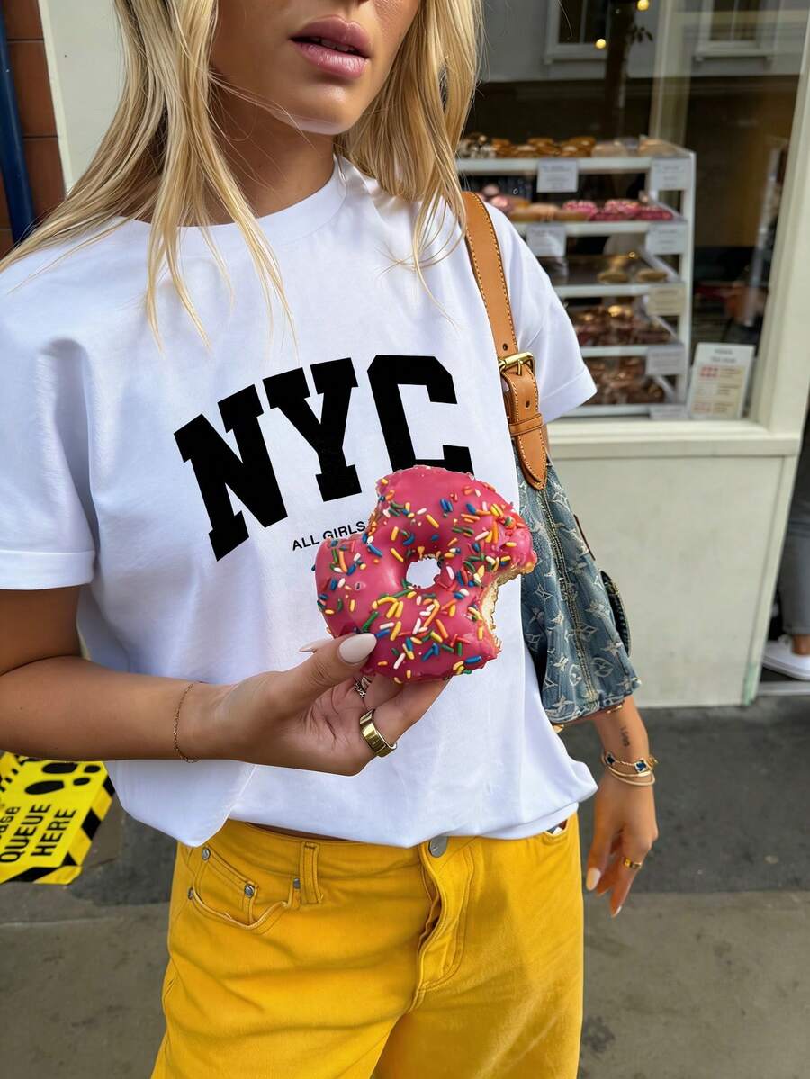 女士夏季新款字母 NYC 印花休闲度假风宽松多功能圆领白色短袖T恤，时尚日常上衣，适合日常穿着 - 白色 - 查看 1