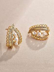 一对时尚优雅百搭的镂空仿珍珠水钻耳钉，适合女士日常及节日佩戴。 - 鏤空人造珍珠 - 查看 4