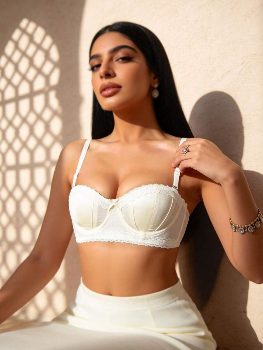 Temptuelle 女士薄款AB罩杯推墊內衣，防下垂和提升，光滑平面帶性感蕾絲邊，適用於小胸部 - 白色 - 查看 1