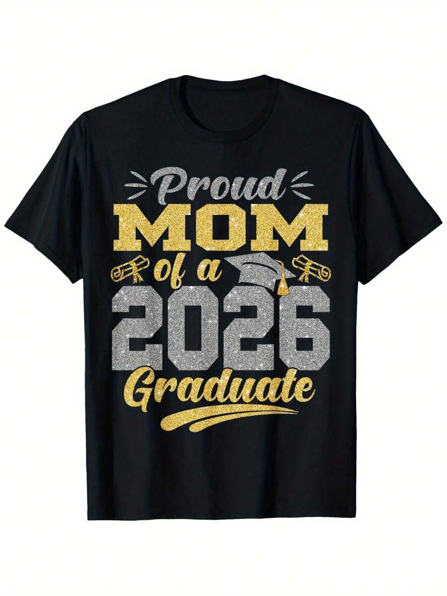 Camiseta de Graduación Clase de 2026 - Diseño Estilo "Padre y Madre Orgullosos" con Letras y Estampado de Diploma - Camiseta de Manga Corta con Cuello Redondo Suave para Mujeres y Hombres - Regalos de Graduación para Estudiantes de 2026, Parejas, Apta para Todas las Temporadas - Negro - Ver 1