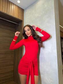 Women's Short Red Dress With Long Sleeves, High Neck, Front Draping, And Tie Belt. Fitted To The Body. Made Of Stretchy Suplex Fabric. Elegant And Sensual Look For Parties, Dinners, Events, Nights Out, Clubs, Birthdays. Modern Women's Clothing. - 紅色 - 查看 4