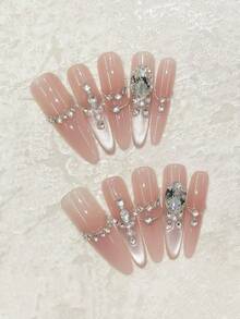 芭蕾舞鞋触手可及！10片手工制作的粉色长尖头美甲贴片，饰以银色猫眼，点缀手工链条，镶嵌椭圆形水钻，尽显奢华高端质感。适合约会、朋友聚会、日常佩戴，提亮肤色，提升精致气质。也适合出席音乐会等场合。可重复使用的手工按压式美甲套装，包含果冻胶水和一把迷你指甲锉。 - 淺粉色 - 查看 12