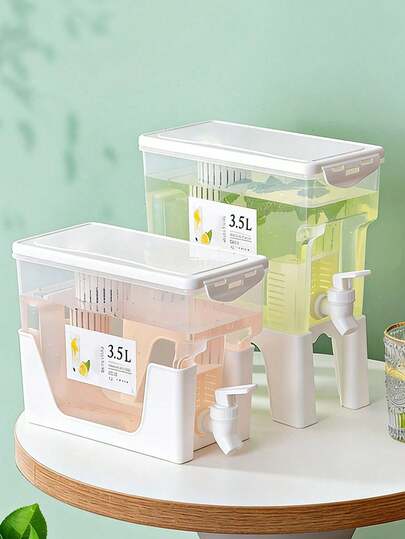 1个大容量冷水饮水壶，带水龙头，采用加厚材质，适用于牛奶、饮料、冷泡茶，非常适合家庭厨房、冰箱、餐厅和酒店使用。