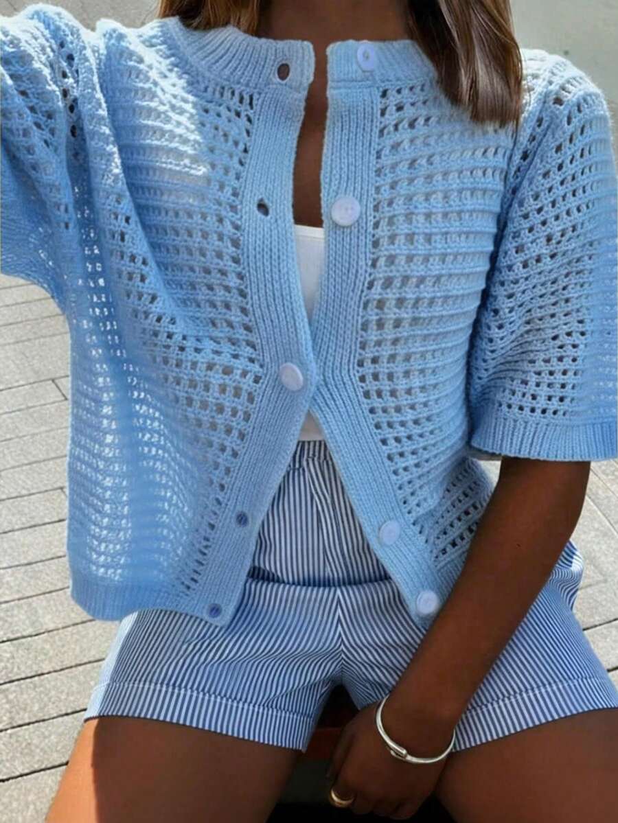 Áo khoác cardigan dệt kim tay ngắn cổ tròn mới mùa hè của FOR BEAUTY, áo nữ dáng rộng khoét lỗ mỏng cài nút màu xanh dương, kiểu dáng thường ngày đa năng, phù hợp cho đi mua sắm, dạo phố, đi chơi, lễ tốt nghiệp, tiệc tùng mùa xuân.