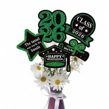 Conjunto de 5 enfeites de papel para vasos com o tema da formatura de 2026. Ideais para decoração de festas e cerimônias de formatura. Perfeitos para montar seu próprio vaso. Perfeitos para parabenizar os formandos de 2026 pela formatura, decoração de casa e de quarto. Centro de mesa para festa de formatura, lembrancinha para a turma, painel de fundo para festa de formatura e presente de formatura. - multicolorido - Ver 17