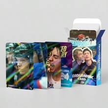 124张《宿敌》电视剧收藏套装——包含主演肖恩·霍兰德和伊利亚·罗扎诺夫的剧照卡。这套盒装完整剧照卡套装包含精选的经典角色照片，采用高清印刷，细节清晰。 - 藍色 - 查看 6