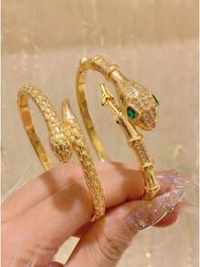 2/1pc Golden Jewelry Set, Stylish And Graceful Stainless Steel Bangle, Crafted For Joyful Dating, Dynamic Party Events, Daily Campus Commutes, And Warm Gifting, With A High-Gloss Polished Surface That Delivers A Sleek And Modern Look, Featuring Two Slim Open Bangles With Distinct Snake Details, Non-Fading And Easy To Maintain, Perfect For Fashion-Loving Students To Enhance Their Style In Classroom, Library Or Party Settings - Gold - View 4