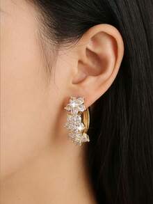 1 Pair Luxury Copper Zirconia Flower Round Hoop Earrings, Sweet & Fashionable Gift For Women - Round - View 3