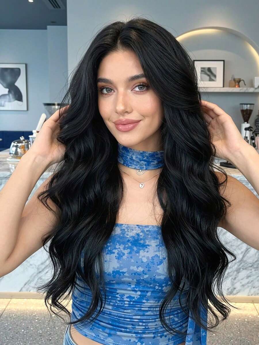 28英寸长自然波浪卷假发，自然黑色假发，中分缝合成纤维假发，耐热长卷假发，适合女性日常、派对、角色扮演、圣诞节、万圣节等场合佩戴。 - 自然黑 - 查看 1