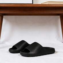 2026 Nuevas sandalias de verano para hombres, suela gruesa cómoda para usar en interiores, baño y exteriores, con diseño antideslizante - Negro - Ver 7