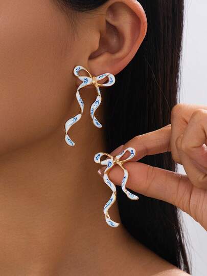 一对优雅手工渐变蓝白蝴蝶珐琅耳坠，温柔婉约的夏季新款女士耳环