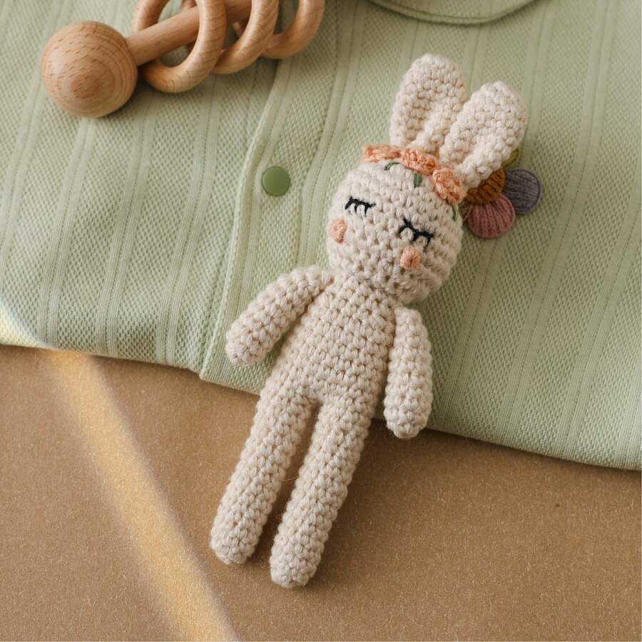 手工编织花朵兔子摇铃，婴儿摇铃，抓握玩具，内置铃铛，3D可爱造型，细节精致，吸引宝宝注意力，训练宝宝听力，完美的生日、万圣节、圣诞节宝宝礼物 - 彩色 - 查看 1