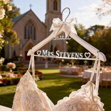 Personalized Bride Hanger,Wedding Gift,Personalized Custom Wedding Hangers For The Bride&Groom& Bridesmaids,Bachelorette Party,Custom Wedding Hanger,Personalized Bridesmaid Gift - 1 - 查看 1