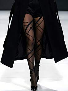 大码女士优雅不对称菱形图案连裤袜，黑色，高弹力，适合所有季节。这款大码透明连裤袜百搭，可与各种服装搭配，展现青春活力、性感和时尚感。 - 黑色 - 查看 12